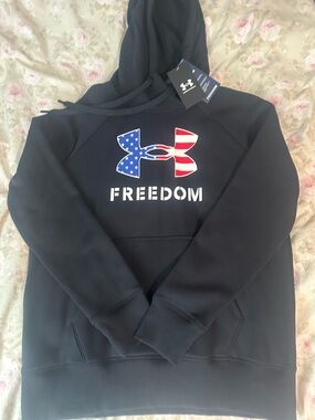 Under Armour Women’s Hoodie with American Flag Logo | Small | NWT.